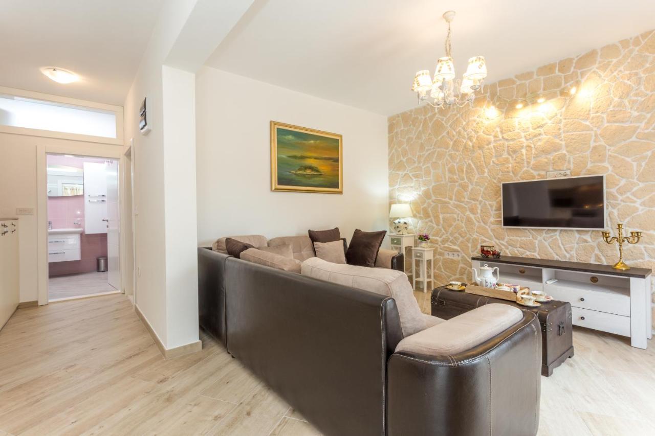 Villa Capitis In The Center- Luxury Apartment With Swimming Pool Hvar Town Buitenkant foto