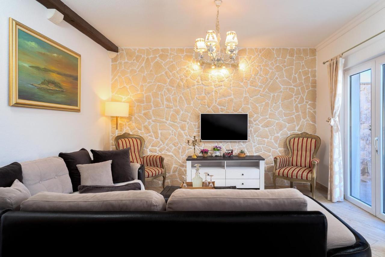 Villa Capitis In The Center- Luxury Apartment With Swimming Pool Hvar Town Buitenkant foto